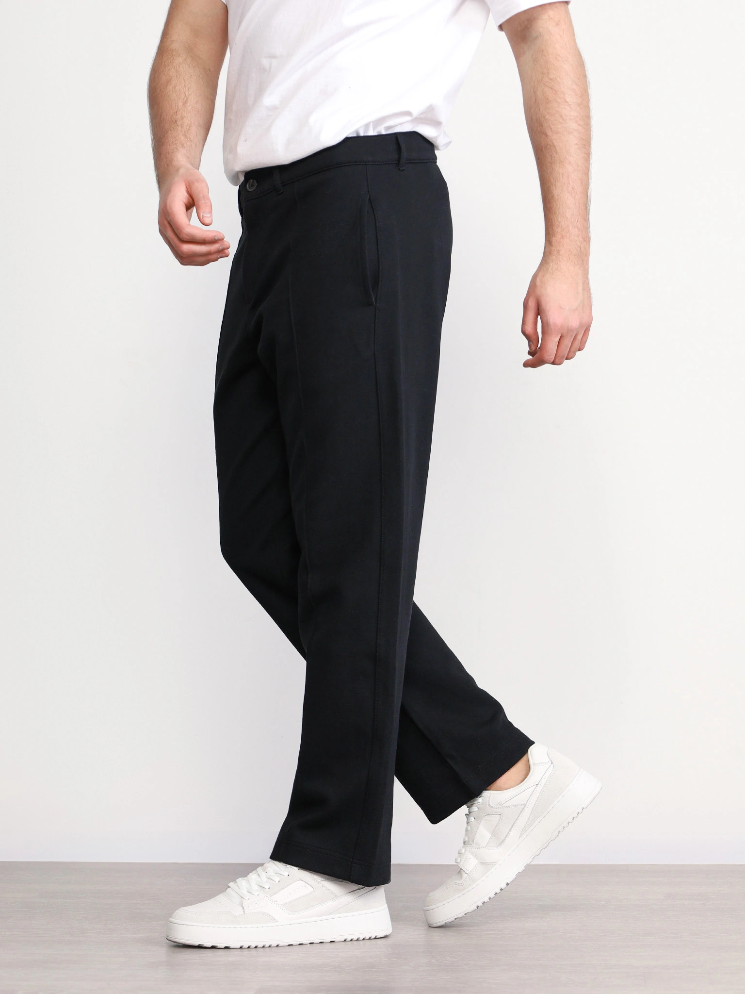 Брюки трикотажные черного цвета из смесового хлопка